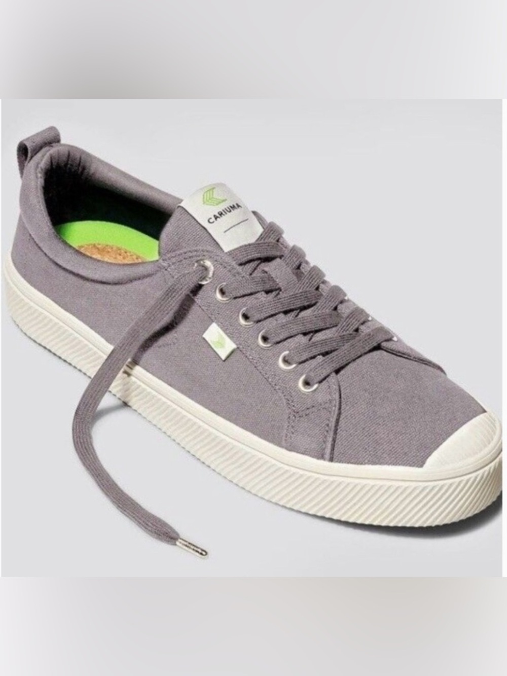 Cariuma Women’s Gray Canvas Low-Top minimalist Sneakers
